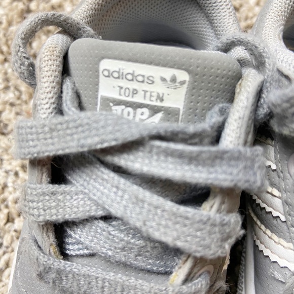 🍉Gray Adidas Toddler size 4K Tennis Shoes - Picture 5 of 8